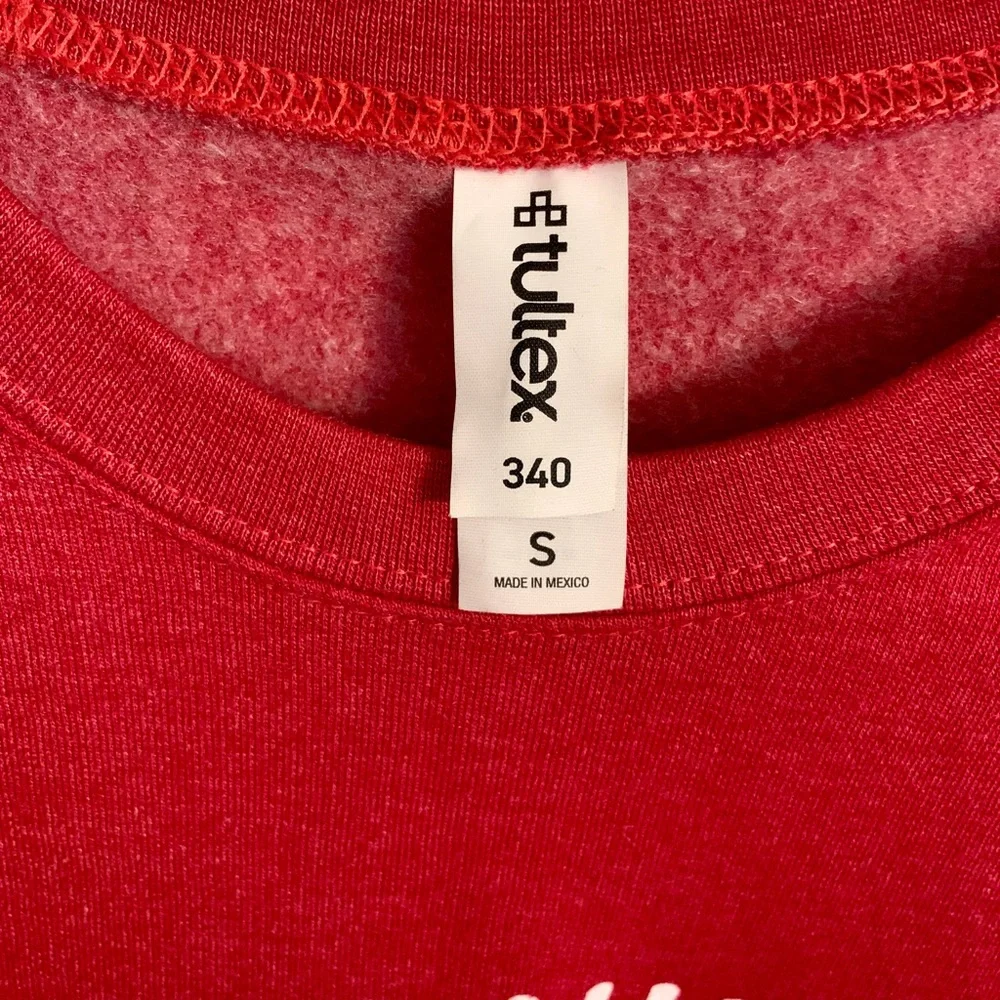 *NEW* Red To The Window Sweatshirt Size Small - Picture 3 of 5